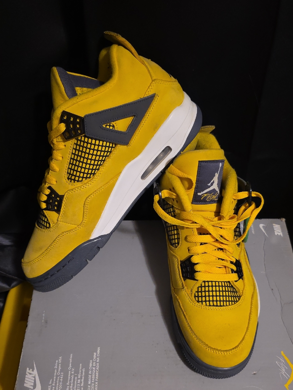 For Sale AIR JORDAN RETRO 4 LIGHTENING SIZE 10